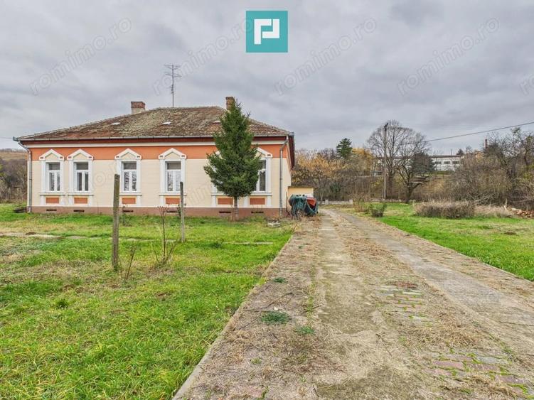 Casă cu Teren 2703 Mp în Ghioroc