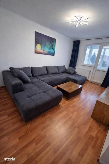 Apartament cu 3 camere decomandat în Astra
