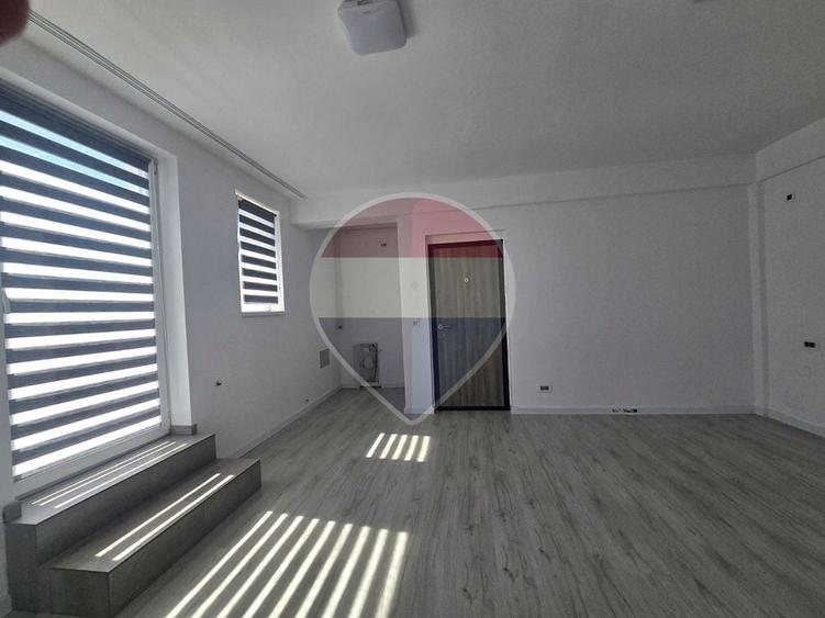 Apartament cu 2 camere semidecomandat în Chinteni