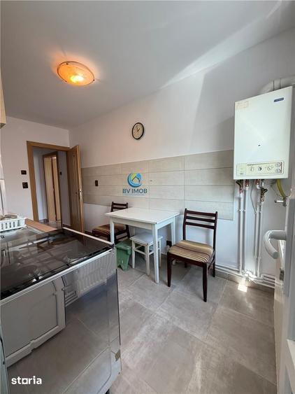Apartament cu 3 camere decomandat în Astra