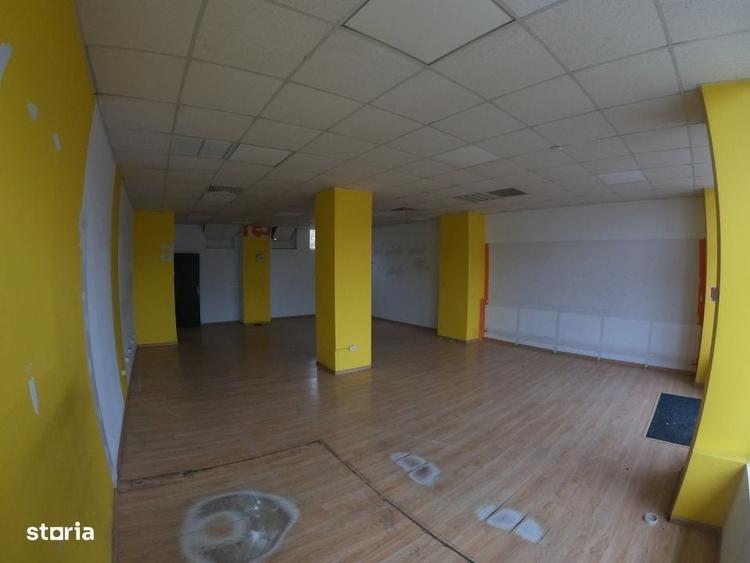Spațiu comercial, de 70 mp, în Uiești