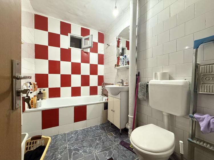 Apartament cu 3 camere decomandat, mobilat în Girocului
