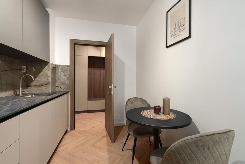 Apartament cu 2 camere semidecomandat, mobilat în Universitate