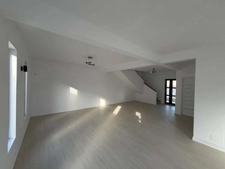 Casă cu 4 camere cu Teren 350 Mp în 1 Decembrie
