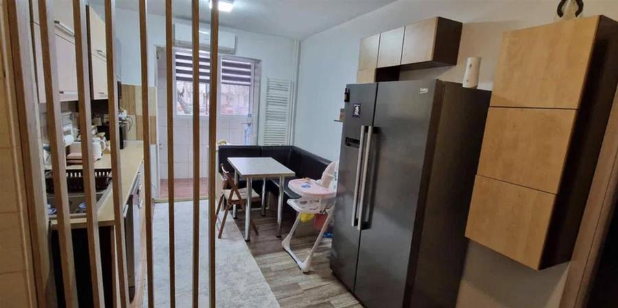 Apartament cu 3 camere decomandat, mobilat în Olteniței