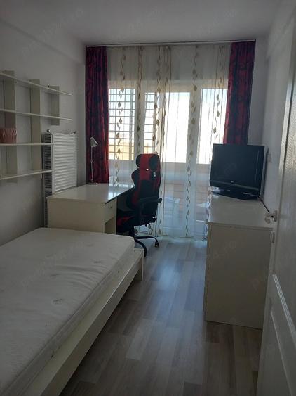 Apartament cu 3 camere semidecomandat în Central