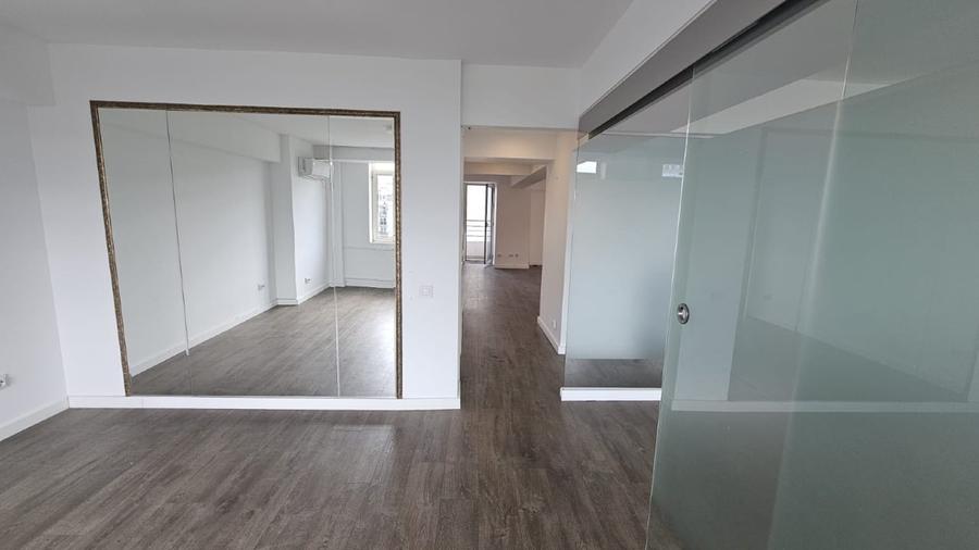 Apartament cu 4 camere decomandat în Decebal