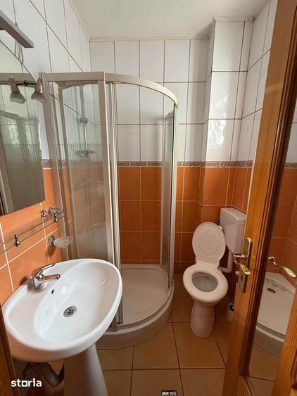 Casă cu 5 camere cu Teren 280 Mp în Central
