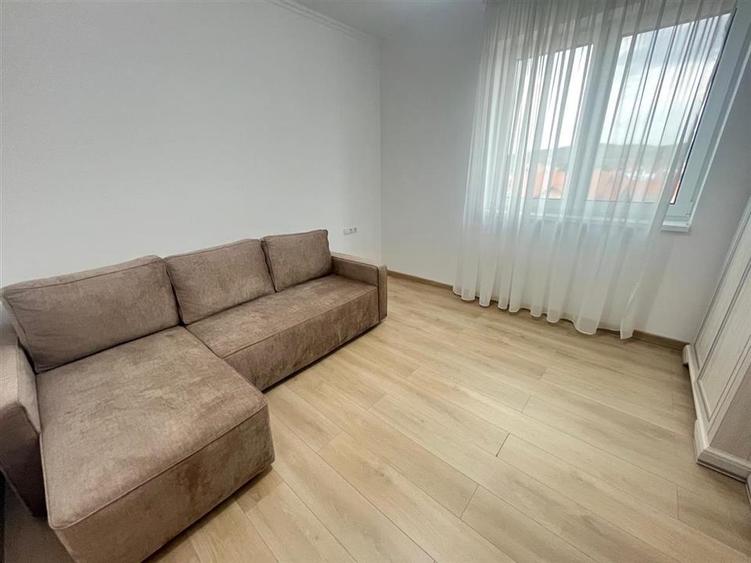 Apartament cu 3 camere decomandat, mobilat în Central