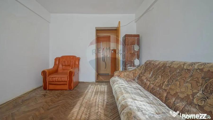 Apartament cu 4 camere semidecomandat în Stupini