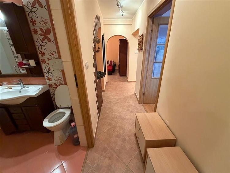 Apartament cu 3 camere decomandat, mobilat în Central