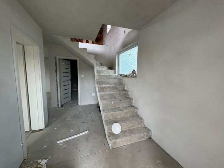 Casă individuală cu 2 camere cu Canalizare în Totoi