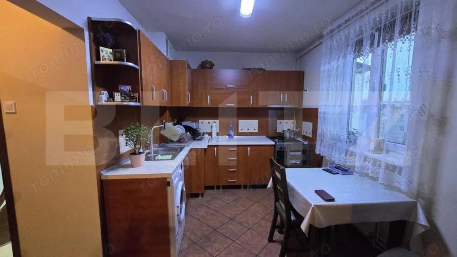 Apartament cu 3 camere decomandat în Burdea