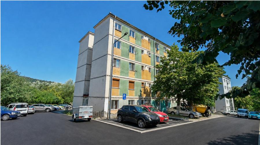 Apartament cu 2 camere semidecomandat în Petrișor