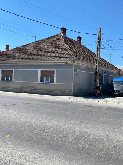 Casă cu 5 camere în Tărlungeni