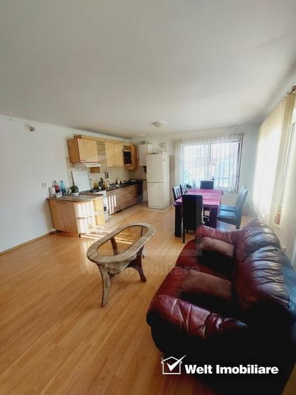 Apartament cu 3 camere semidecomandat, mobilat în Bună Ziua