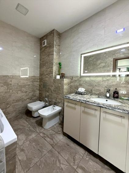 Apartament cu 3 camere în Tractorul