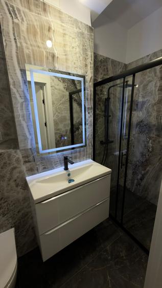 Apartament cu 3 camere semidecomandat în Florești