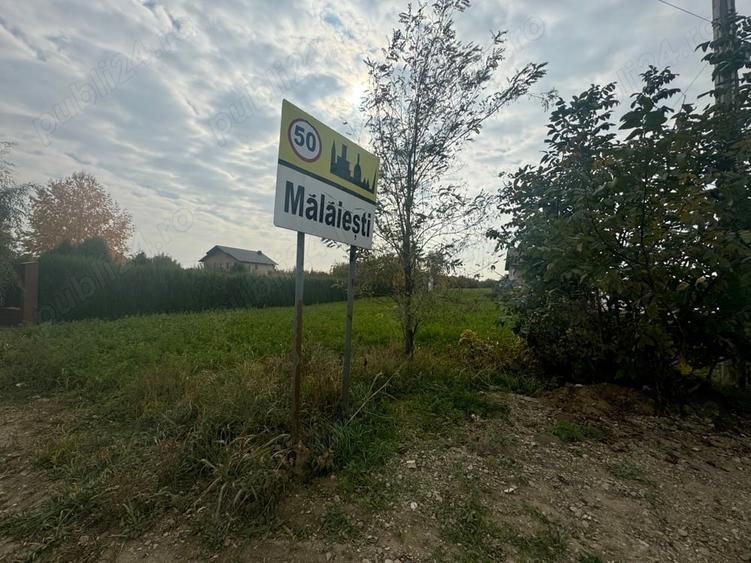 Teren de 2500 mp, în Mălăiești