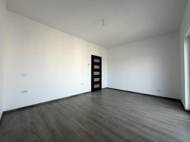 Apartament cu 3 camere decomandat în Torontalului