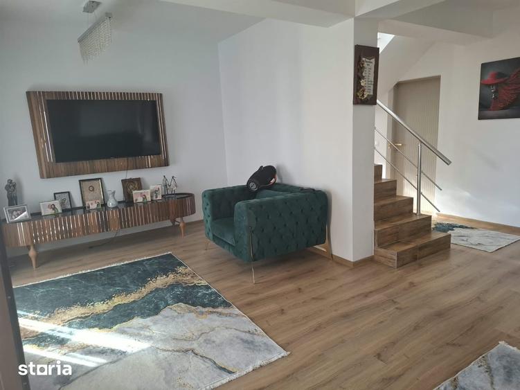Casă cu 6 camere cu Teren 330 Mp în Moara Vlăsiei