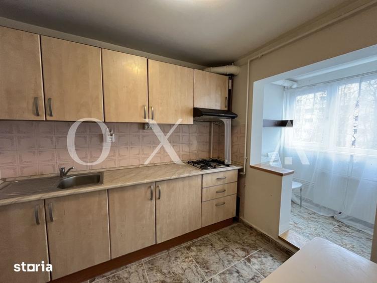 Apartament cu 3 camere semidecomandat, mobilat în Complex Studențesc