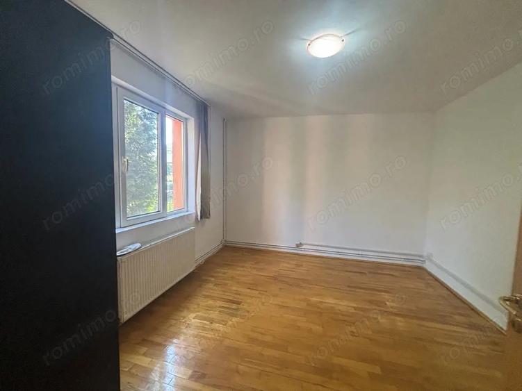 Casă cu 5 camere cu Teren 600 Mp în Aradului