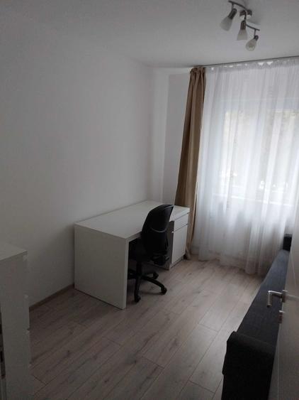 Apartament cu 3 camere decomandat în Exterior Vest