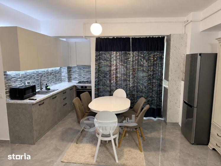 Apartament cu 3 camere în Podu Roș