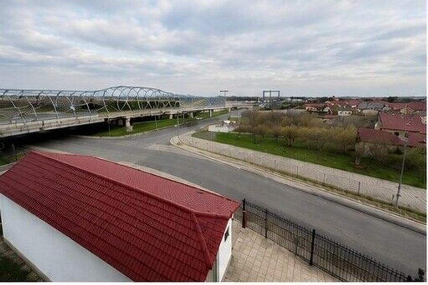 Casă individuală cu 6 camere cu Canalizare în Theodor Pallady