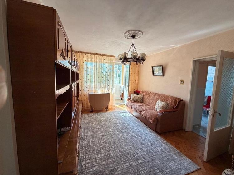 Apartament cu 2 camere semidecomandat în Micro 17