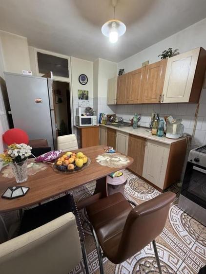 Apartament cu 4 camere în Crângași