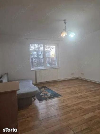 Casă cu 4 camere cu Teren 200 Mp în Central