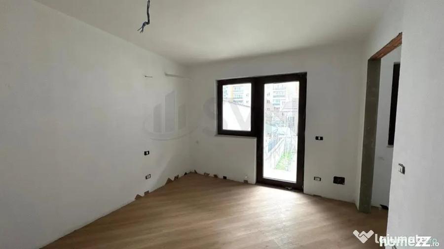 Casă cu 11 camere cu Teren 341 Mp în Dudești
