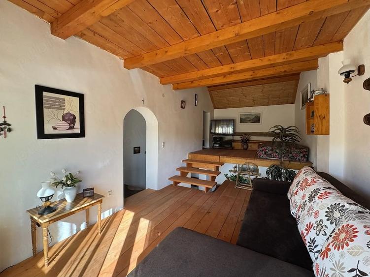 Casă cu 4 camere cu Teren 2877 Mp în Gărâna