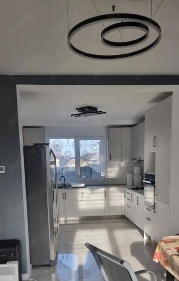 Casă cu 3 camere cu Teren 300 Mp în Dumbrăvița