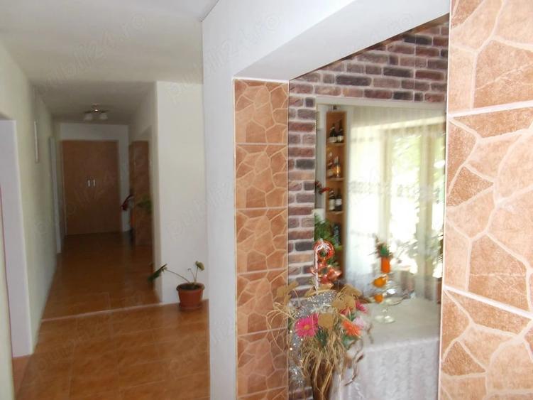 Casă cu 6 camere cu Teren 1600 Mp în Aradului