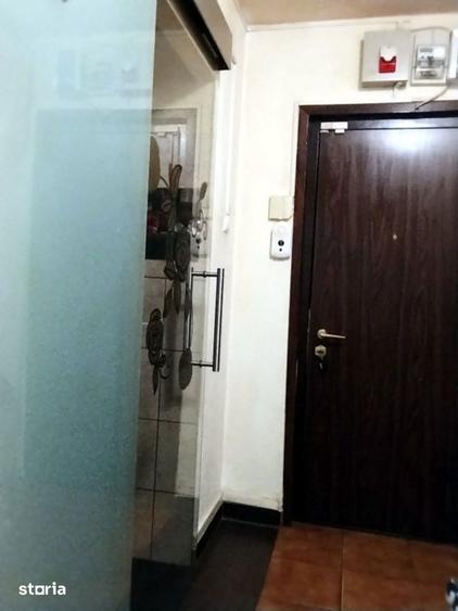 Apartament cu 3 camere semidecomandat în Titan