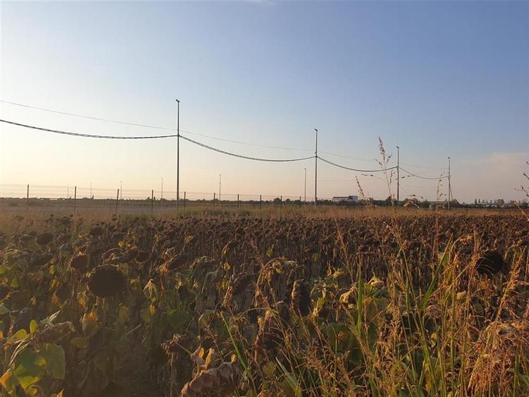 Teren Construcții intravilan de 2100 mp, în Vest