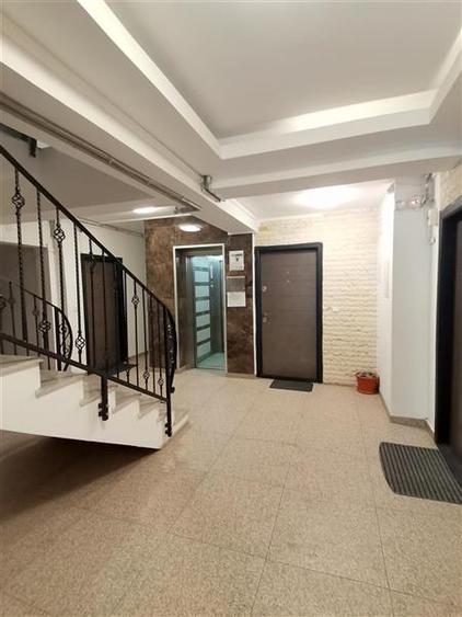 Apartament cu 4 camere semidecomandat în Colentina