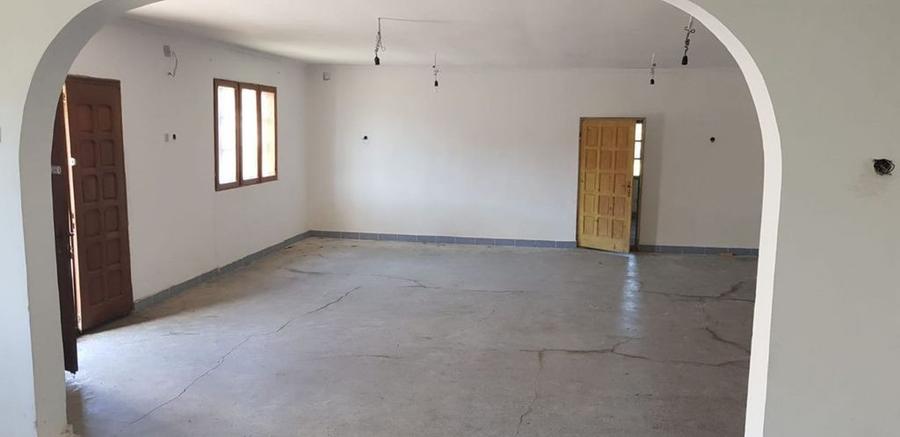 Casă cu 4 camere cu Teren 221 Mp în Corbi