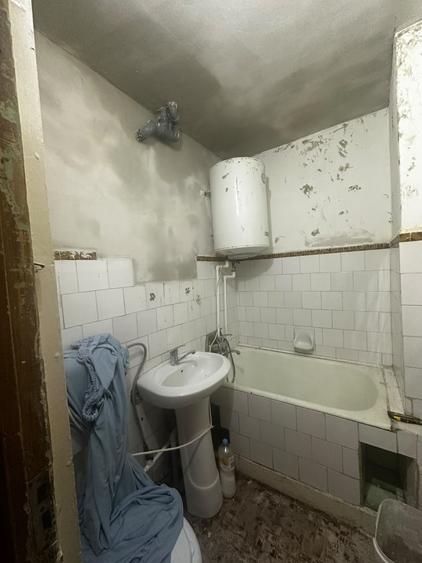 Apartament cu 3 camere semidecomandat în Viziru 1