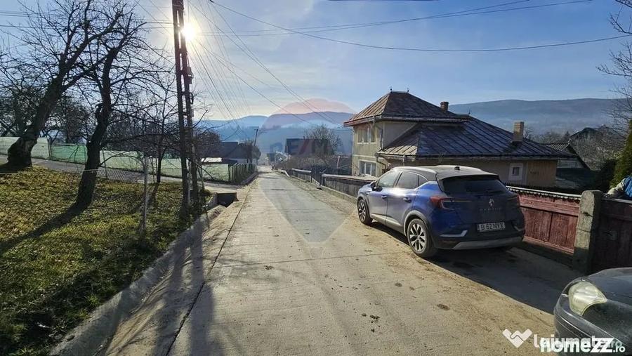 Casă cu 3 camere cu Teren 900 Mp în Cacica