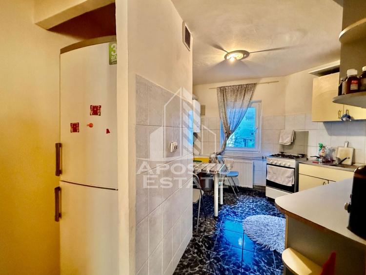 Apartament cu 3 camere semidecomandat, mobilat în Lunei