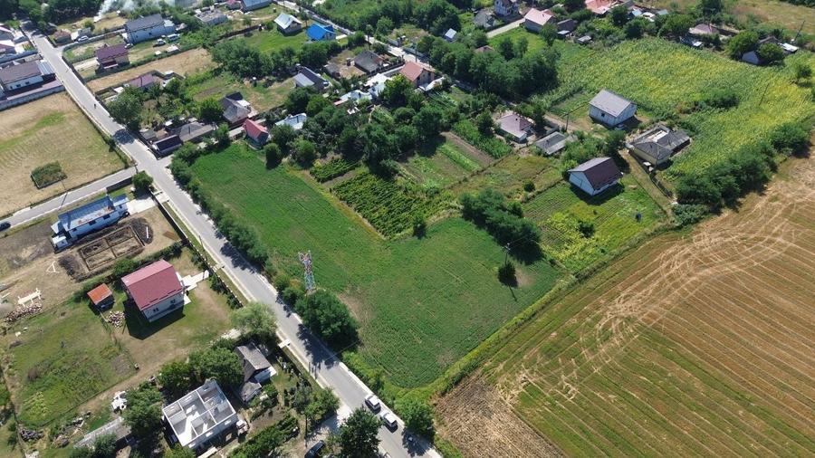 Casă cu 4 camere în Zmeu