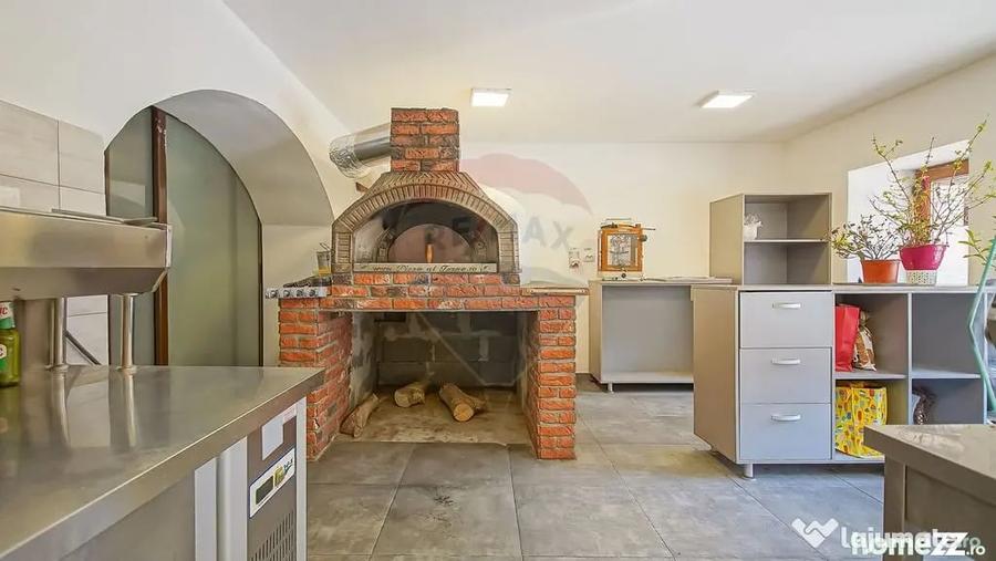Casă cu 7 camere cu Teren 450 Mp în Caragiale