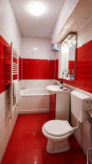 Apartament cu 3 camere decomandat în Complex Studențesc
