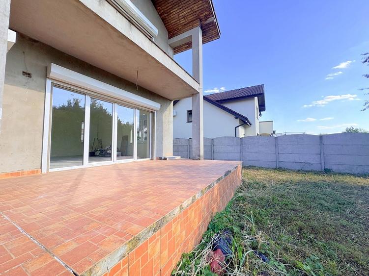 Casă individuală cu 5 camere cu Canalizare în Dumbrăvița
