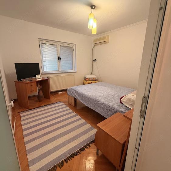 Apartament cu 3 camere decomandat în Eremia