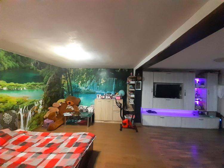 Casă cu 3 camere cu Teren 400 Mp în Podul de Piatră